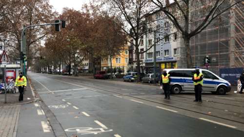 Επίθεση με μαχαίρι στην Φρανκφούρτη: Τρεις σοβαρά τραυματίες - Ο δράστης &quot;φάνηκε να επιλέγει τα θύματα τυχαία&quot;