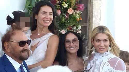 Η Ντέμι Μουρ έγινε νονά στην Κρήτη - Απαστράπτουσα, σαν αρχαία Ελληνίδα θεά [εικόνες, βίντεο]