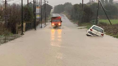 Κακοκαιρία στο Αγρίνιο: Εγκλωβίστηκαν μαθητές σε σχολείο - Έκλεισε η Εθνική Οδός [Εικόνες-Βίντεο]