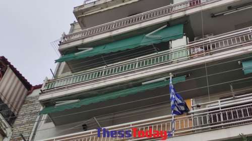 Θεσσαλονίκη: Πάνω σε έναν παππού έπεσε η 6χρονη που βρέθηκε στο κενό από τον 4ο όροφο