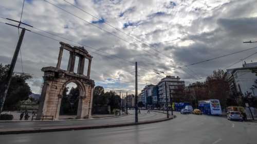 Καιρός: Βροχές και ισχυροί νοτιάδες σήμερα, λίγα χιόνια στα ορεινά - Ανεβαίνει η θερμοκρασία
