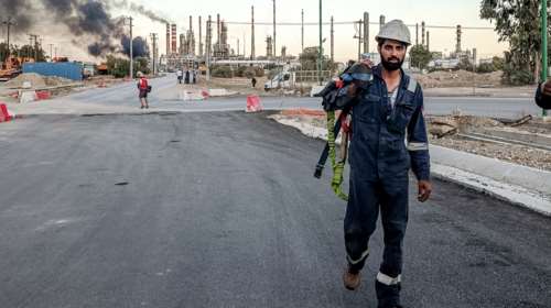 Φωτιά στο διυλιστήριο της Motor Oil στους Αγίους Θεοδώρους - Μήνυμα 112 για εκκένωση [εικόνες-βίντεο]