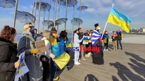 Θεσσαλονίκη: Συγκέντρωση διαμαρτυρίας των Ουκρανών μεταναστών - &quot;Πούτιν δολοφόνος&quot; [εικόνες - βίντεο]