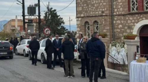 Στο Αίγιο η κηδεία του 43χρονου μποξέρ - Το τελευταίο "αντίο" από συγγενείς και φίλους  [εικόνες]