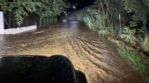 Η κακοκαιρία χτύπησε τη Μεσσηνία: Ποτάμια οι δρόμοι - Απεγκλωβισμοί οδηγών [εικόνες]