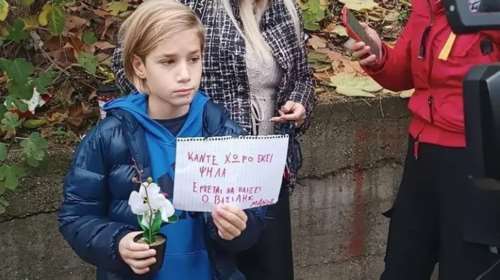 Σέρρες: &quot;Κάντε χώρο εκεί ψηλά, έρχεται να παίξει ο Βασίλης&quot; - Σπαραχτικό μήνυμα συμμαθητή του - Σε λίγο η κηδεία [εικόνες]