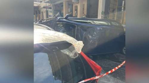 Βύρωνας: Ανατροπή οχήματος με τραυματισμό άνδρα - "Ο οδηγός πατούσε συνεχώς γκάζι", λένε μάρτυρες