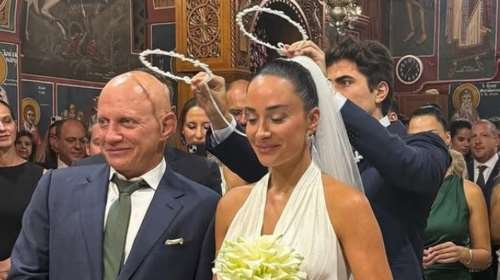 Εικόνα μέσα από τον γάμο του Παύλου Βαρδινογιάννη και της Κατερίνας Μπιρμπίλη - Η στιγμή που αλλάζουν τα στέφανα