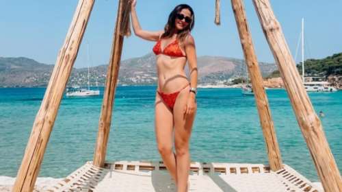 Αγγελική Δαλιάνη: Διακοπές με την οικογένειά της - Οι εντυπωσιακές φωτογραφίες με μαγιό