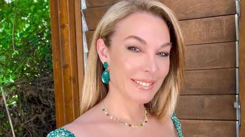 Tατιάνα Στεφανίδου: Η φωτογραφία στο σκάφος με μαύρο ολόσωμο μαγιό και αφύσικα μακριά πόδια [Εικόνα]