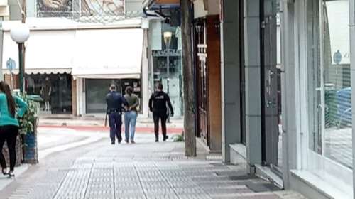 Σοκ στο Αγρίνιο: Άντρας τραυμάτισε με μαχαίρι μια γυναίκα και την 16χρονη κόρη της