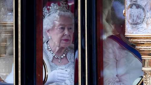 Ο περίεργος και... εντελώς λάθος τίτλος της βασίλισσας Ελισάβετ - Γιατί θεώρησαν υποτιμητικό να τον διορθώσουν