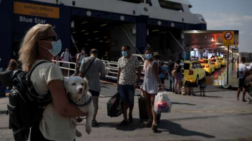 Κορονοϊός: Υποχρεωτική παραμένει η μάσκα σε ταξί, εσωτερικούς χώρους πλοίων και φαρμακεία