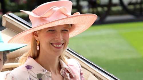 Λαίδη Γκαμπριέλα: Η χήρα επανήλθε στη δημόσια ζωή - Το κομψό look με φόρεμα Catherine Walker &amp; Co και cluch Bottega Veneta