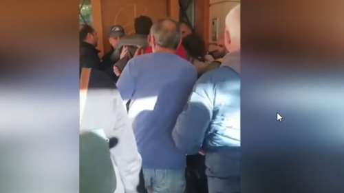 Ενταση στη Γλυφάδα: Κάνουν έξωση σε τετραμελή οικογένεια με μωρό και καρκινοπαθή [βίντεο]