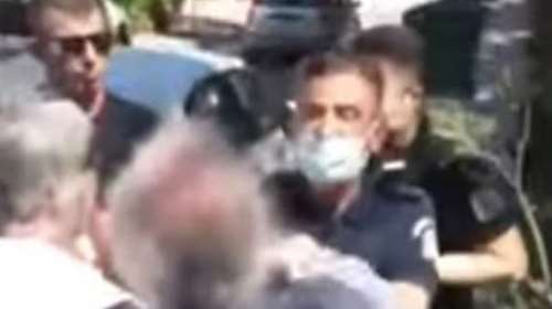 Χαμός στην Ηλιούπολη ανάμεσα σε ιερέα, πιστούς και αστυνομία: Δεν επέτρεψαν λειτουργία λόγω κινδύνου πυρκαγιάς [βίντεο]