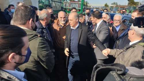 Ο Βελόπουλος στα μπλόκα των αγροτών στη Νίκαια: Ζητάει να έρθουν και ο Μητσοτάκης με τον Τσίπρα