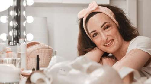 Η Ιωάννα Παλιοσπύρου αφήνεται στα χέρια του makeup artist και μας δείχνει βήμα-βήμα την εντυπωσιακή αλλαγή της [εικόνες]