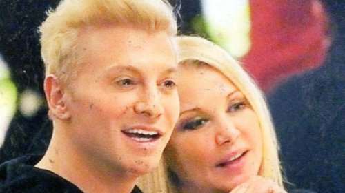 Τάκης Ζαχαράτος: Έτσι με ανακάλυψε η Κορομηλά στην Πάτρα &quot;Μπαίνει με σπασμένο πόδι στο κομμωτήριο... &quot; [Εικόνα]