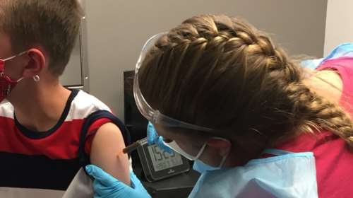 Κορονοϊός: Αποκάλυψη Φάουτσι - Προς έγκριση &quot;πολύ σύντομα&quot; το εμβόλιο της Pfizer για εφήβους 12-15 ετών στις ΗΠΑ