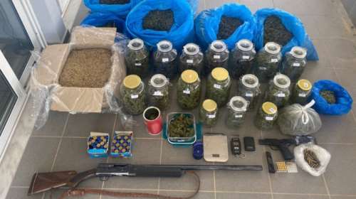 Κόρινθος: Τους έπιασαν με 34 κιλά χασίς και αρχαία αγγεία - &quot;Οικογενειακή&quot; επιχείρηση [εικόνες]