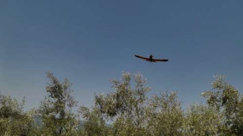 Φωτιά στο Χιλιομόδι Κορινθίας - Σηκώθηκαν εναέρια μέσα