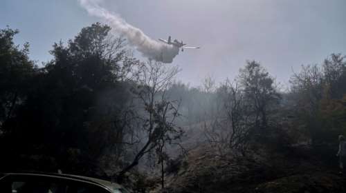 Μεγάλη φωτιά στον Αυλώνα - Επιχειρούν 2 αεροσκάφη και 4 ελικόπτερα