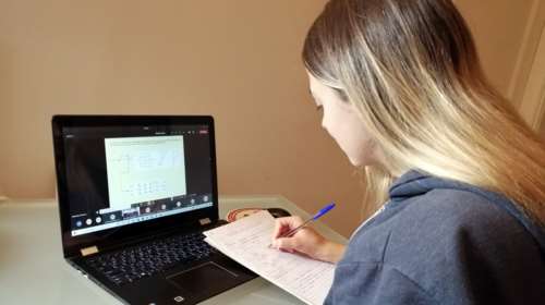 Σχολεία: Το 98,4% των κλειστών τμημάτων κάνει τηλεκπαίδευση