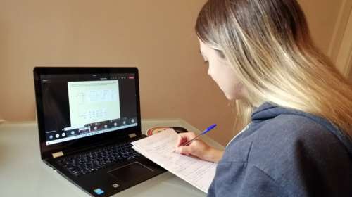 &quot;Επίδομα τηλεκπαίδευσης&quot; 200 ευρώ σε μαθητές και φοιτητές για αγορά υπολογιστών - Τα κριτήρια