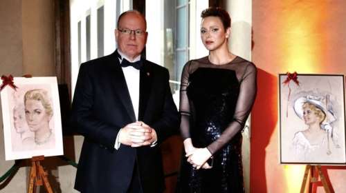 Σαν μαριονέτα η Σαρλίν δίπλα στον Αλβέρτο: Με παγωμένο χαμόγελο και απίθανο Ralph Lauren look