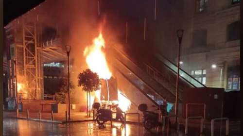 Φωτιά στις κυλιόμενες σκάλες του σταθμού ΗΣΑΠ στον Πειραιά [εικόνες - βίντεο]