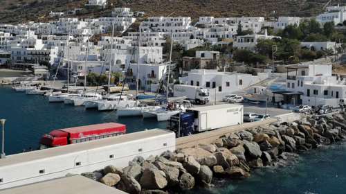 Σίφνος: Τροχαίο ατύχημα στο λιμάνι - Την χτύπησε και την εγκατέλειψε