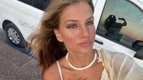 Αννα Μαρία Ίβιτς: Η καλλονή κόρη της Ελένης Πετρουλάκη με φόρεμα που τονίζει τα δίμετρα πόδια της