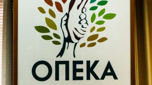 ΟΠΕΚΑ: Πότε καταβάλλονται τα επιδόματα και η έκτακτη οικονομική ενίσχυση - Πόσοι είναι οι δικαιούχοι