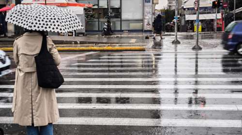 Έκτακτο δελτίο επιδείνωσης του καιρού: Καταιγίδες, κρύο και θυελλώδεις άνεμοι το επόμενο τριήμερο