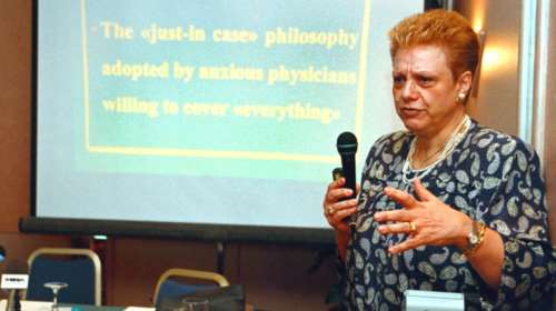Aπίστευτη δήλωση: &quot;Δεν θα μολυνθει από κορονοϊό όποιος πιστεύει στη θεία κοινωνία&quot;, λέει η λοιμωξιολόγος Ελένη Γιαμαρέλλου