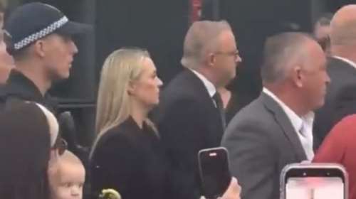 Αυστραλία: Αποδοκιμασίες κατά του πρωθυπουργού στις εκδηλώσεις μνήμης για την επίθεση στην παραλία Μποντάι [βίντεο]