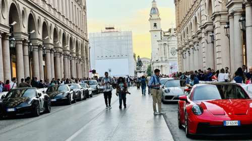 Ατύχημα στην Έκθεση αυτοκινήτου του Τορίνο: Αγωνιστικό αυτοκίνητο έχασε τον έλεγχο και έπεσε πάνω στον κόσμο [Βίντεο]