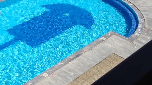 Τραγωδία στην Κατερίνη: Τουρίστρια βούτηξε σε πισίνα ξενοδοχείου που ήταν κλειστό και πνίγηκε