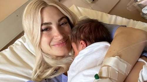 Ιωάννα Τούνη: Για βόλτα στη Γλυφάδα με το μωρό της - &quot;Πάμε για καφεδάκι&quot; [εικόνα]