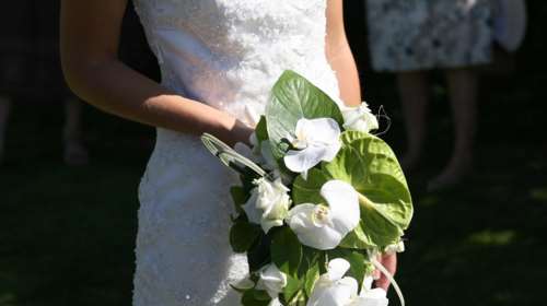 Συνέλαβαν νύφη λίγο πριν τον γάμο, μετά από μήνυση του πρώην συζύγου της - Μαζί της ήταν ο γιος της παράνυφος