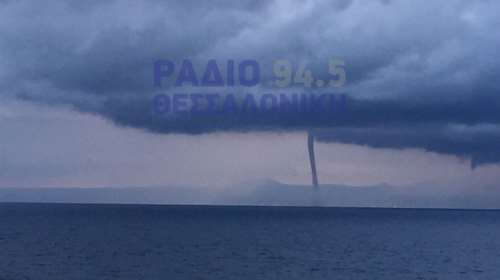 Χαλκιδική: Υδροσίφωνας &quot;χτύπησε&quot; τον Νέο Μαρμαρά - Μοναδικές εικόνες από το εντυπωσιακό φαινόμενο