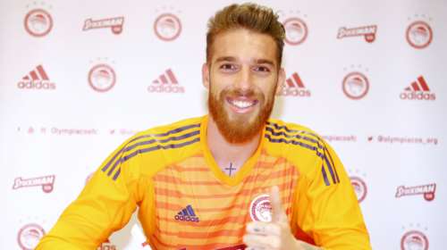 Ζάκυνθος: Έκπληξη στον Σοζέ Σα - Έβαλαν τον ύμνο του Ολυμπιακού στα ηχεία και τον κέρασαν σαμπάνια [Βίντεο]