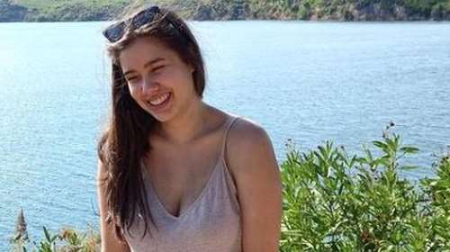 Γλυκά Νερά - Ο διασώστης του ΕΚΑΒ που είδε πρώτος νεκρή την Καρολάιν: Στο σεντόνι υπήρχαν σταγόνες αίματος