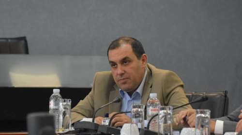 Ολυμπιακός: Έντονη δυσαρέσκεια για Κατσαφάδο - &quot;Ντροπιαστική συμπεριφορά, απολαμβάνει υπουργικούς θώκους με την υποστήριξη των Πειραιωτών&quot;