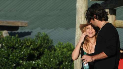 Η Σακίρα στην... αγκαλιά του πρώην της - Η επανασύνδεση μετά από 12 χρόνια και το δικαστήριο