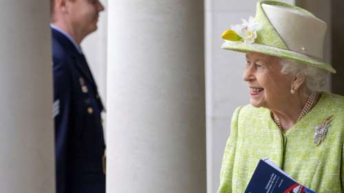 Βασίλισσα Ελισάβετ: Γιατί φοράει πάντα πράσινα στις σημαντικές εμφανίσεις της