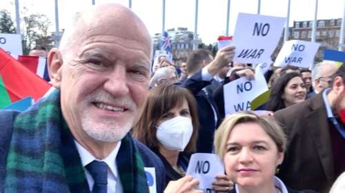 Σε διαδήλωση κατά της ρωσικής εισβολής ο Γιώργος Παπανδρέου στο Στρασβούργο [εικόνες]