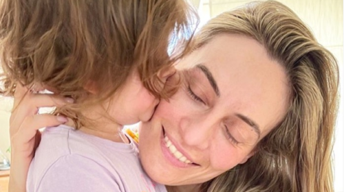 Αλεξάνδρα Μαροσούλη: Η κόρη της Μελέτη με φλοράλ ντύσιμο από την κορυφή ως τα νύχια