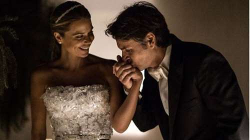 Νίκος Κριθαριώτης - Ναστάζια Δαρίβα: Σε παραλία της Μυκόνου μαζί με τον γιο τους ένα χρόνο μετά τον γάμο τους [Εικόνες]